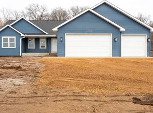 733 Magoo Rd, Hudson, WI 54016