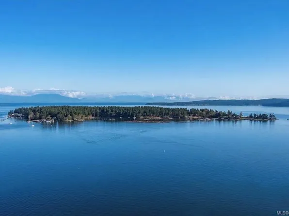 19 Captain Morgans Blvd, Nanaimo, BC V9R 6R1