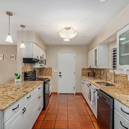 1028 E Hermosa Dr — Photo 8
