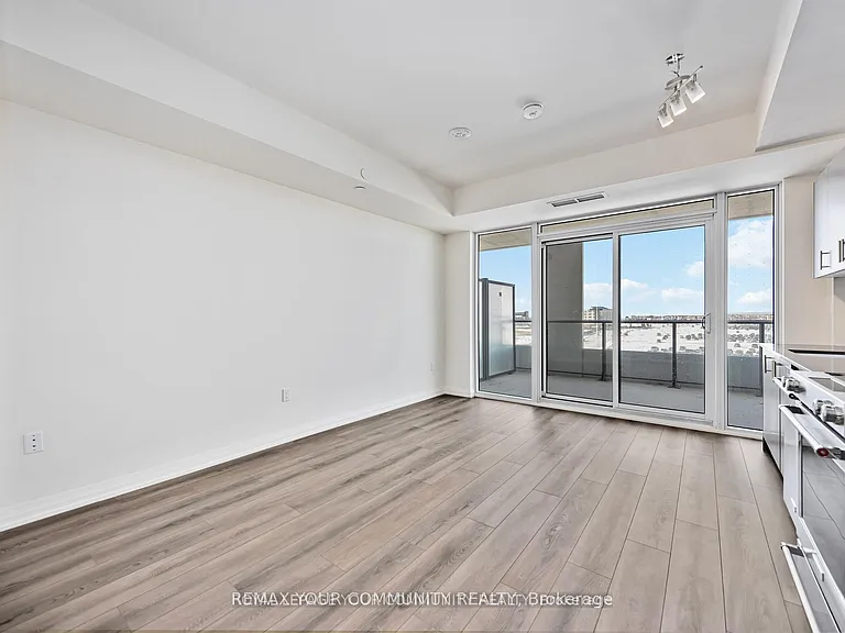 8960 Jane St #429 — Photo 11