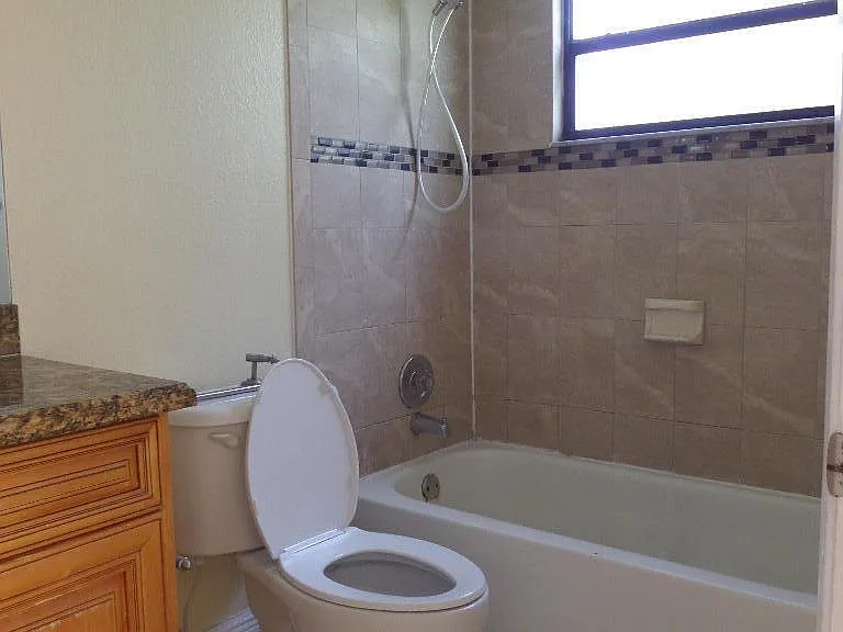 1524 Lake Crystal Dr #B — Photo 14