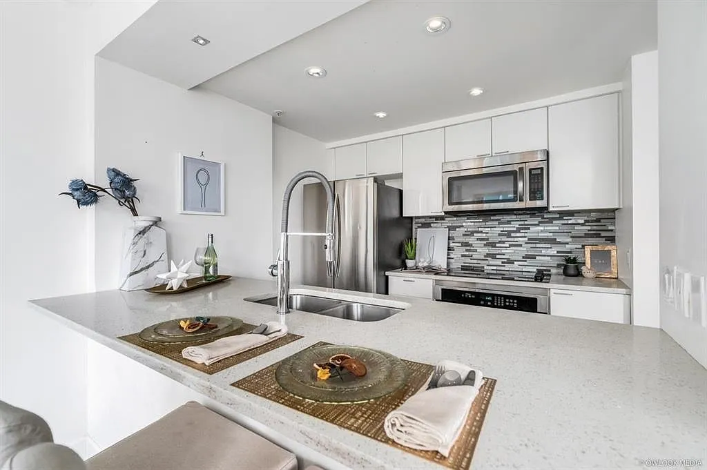 2 bed, 888 sqft, $3,200 — Photo 1