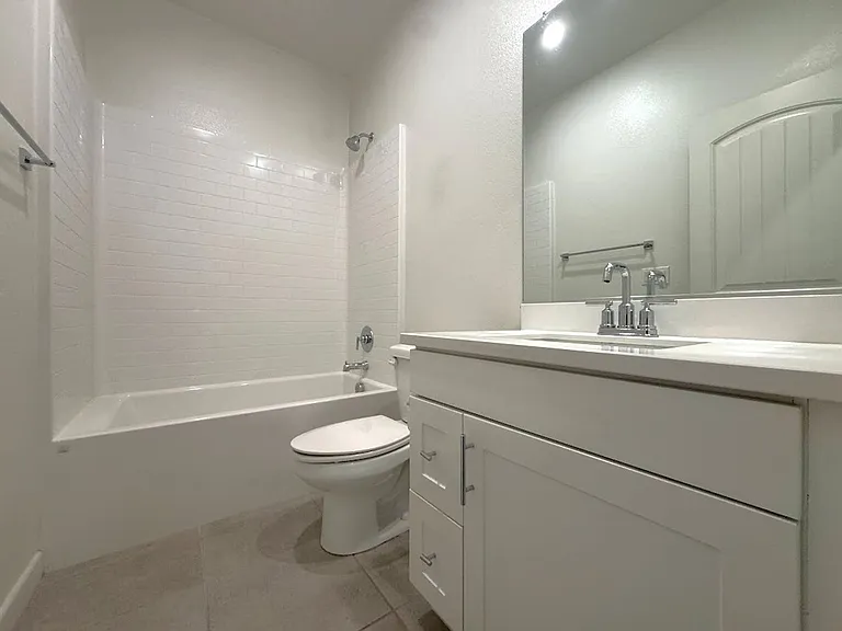 1014 W Buttercup Ln — Photo 12