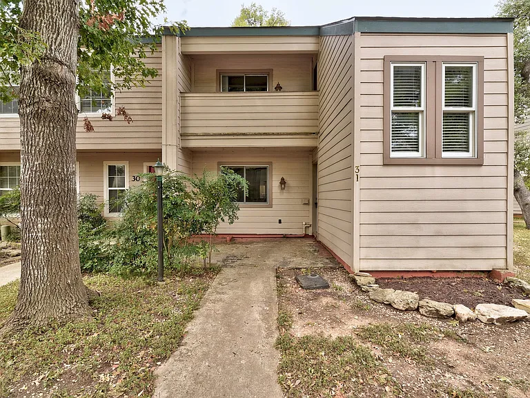 31 Marina Cir — Photo 1