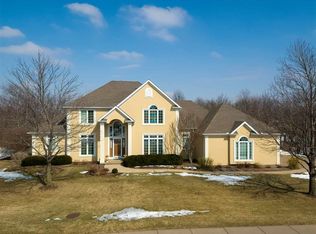 6497 Eagle Ridge Rd, Bettendorf, IA 52722