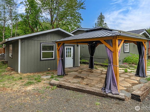2nd image of 50 SE Fuchsia Avenue