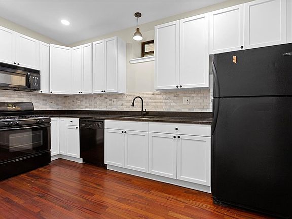 4th image of 613 N Racine Ave APT 1