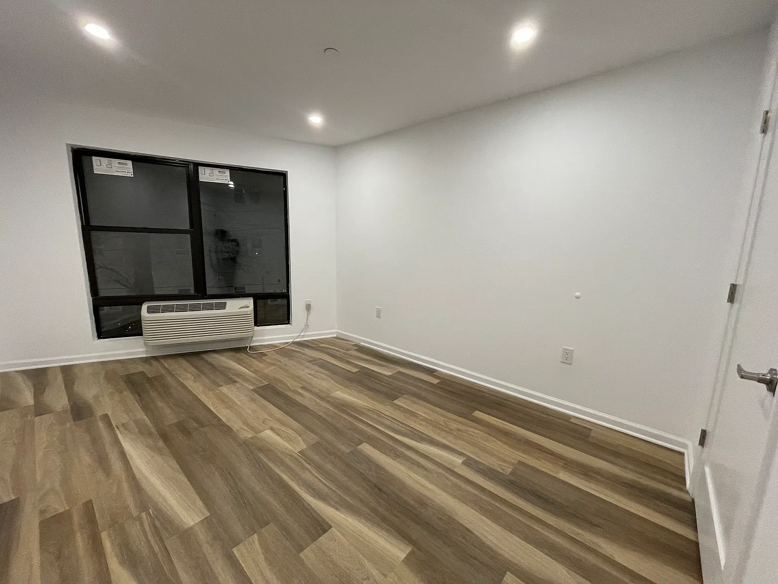 2 bed, 800 sqft, $2,450 — Photo 2