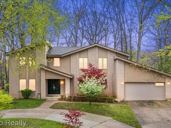 6019 Glen Eagles Dr, West Bloomfield, MI 48323