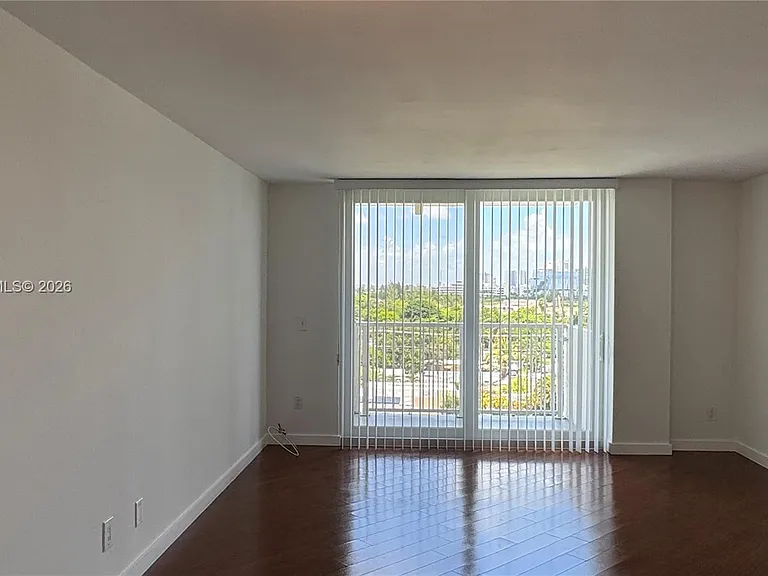 2020 NE 135th St #810 — Photo 14