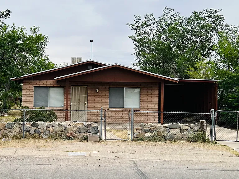 513 W Henry St — Photo 1