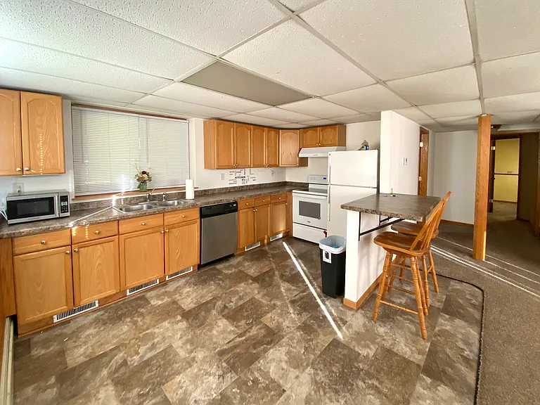 907 Colonial Dr — Photo 8