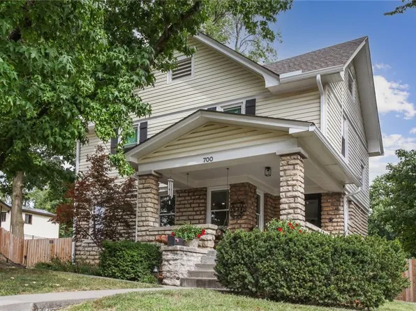 700 W College St, Liberty, MO 64068