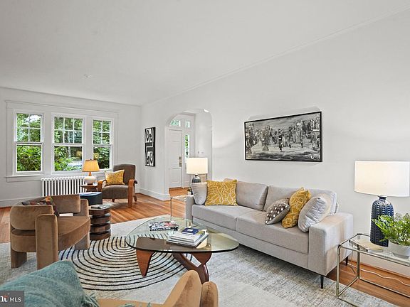 5th image of 5801 33rd St NW