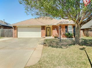 10301 Aberdeen Dr, Yukon, OK 73099