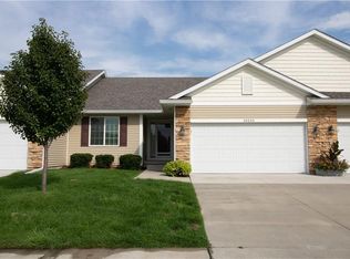 10255 Coventry Cir, Johnston, IA 50131