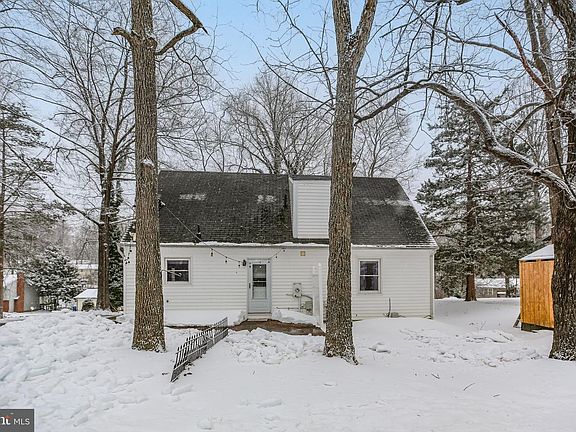 3rd image of 323 Burman Ln