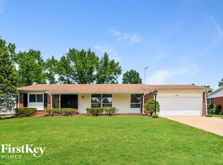 2415 Greenbriar Dr, Florissant, MO
