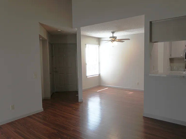 2001 Lakeridge Cir #203 — Photo 13