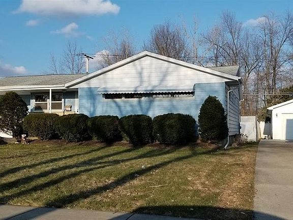 3rd image of 365 Evergreen Dr