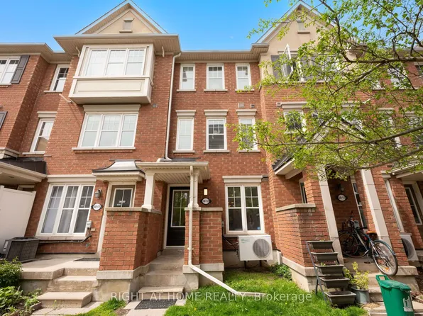 50 Mendelssohn St #12, Toronto, ON M1L 0G8