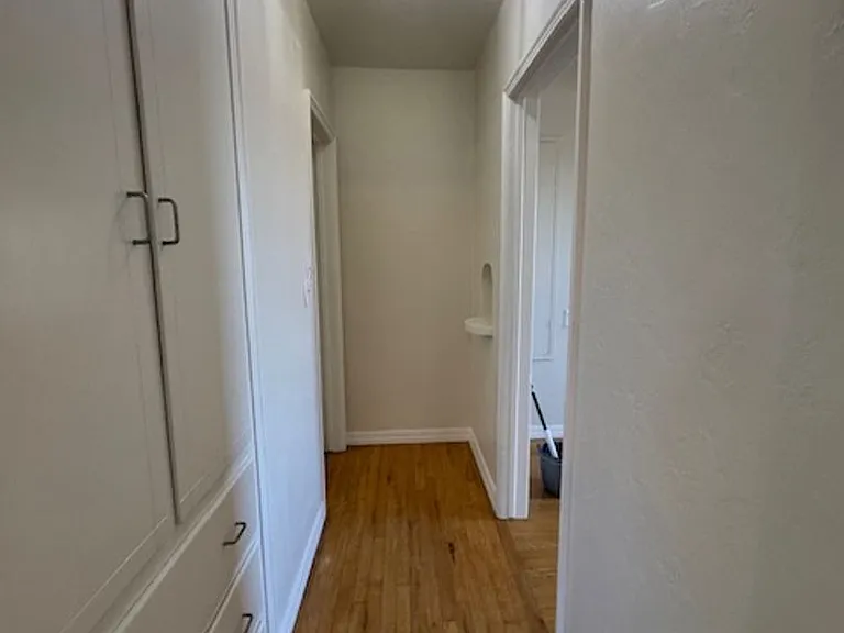 1257 N Van Ness Ave — Photo 22