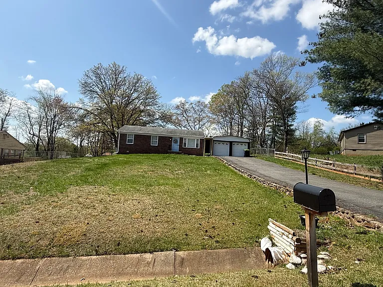 116 Lance Ln — Photo 2