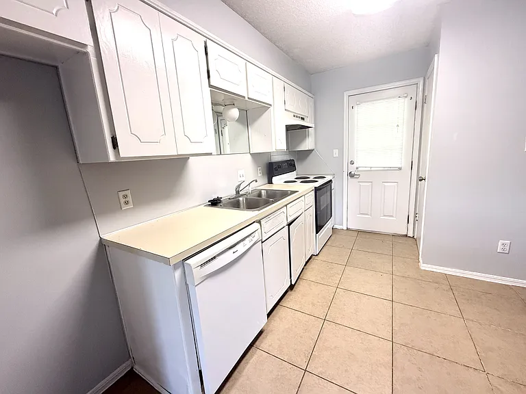 2206 Shenandoah Dr — Photo 5