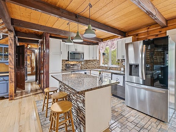 4th image of 35 Chestnut Dr