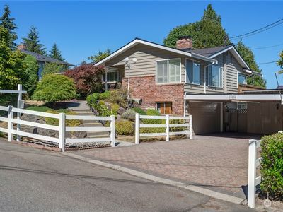 19530 53rd Ave NE, Lake Forest Park, WA, 98155