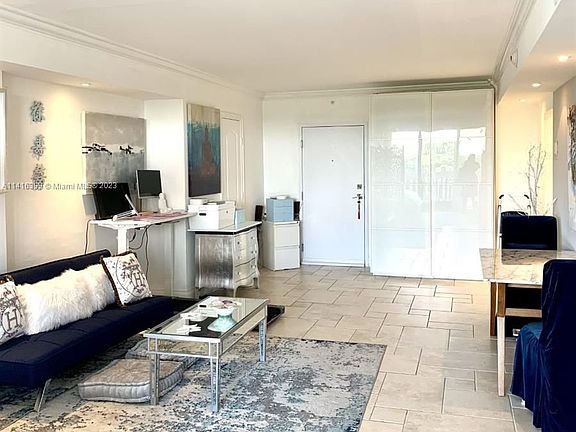 5th image of 90 Edgewater Dr APT 923