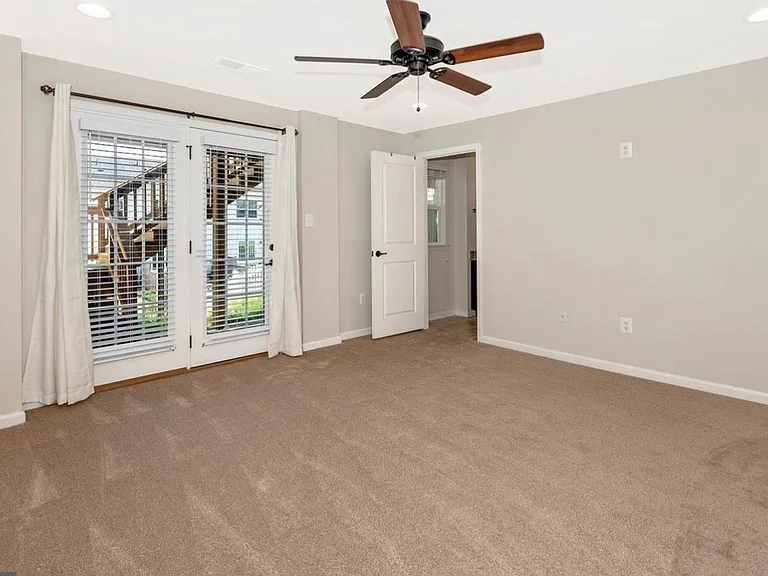 113 Montreal Way — Photo 8