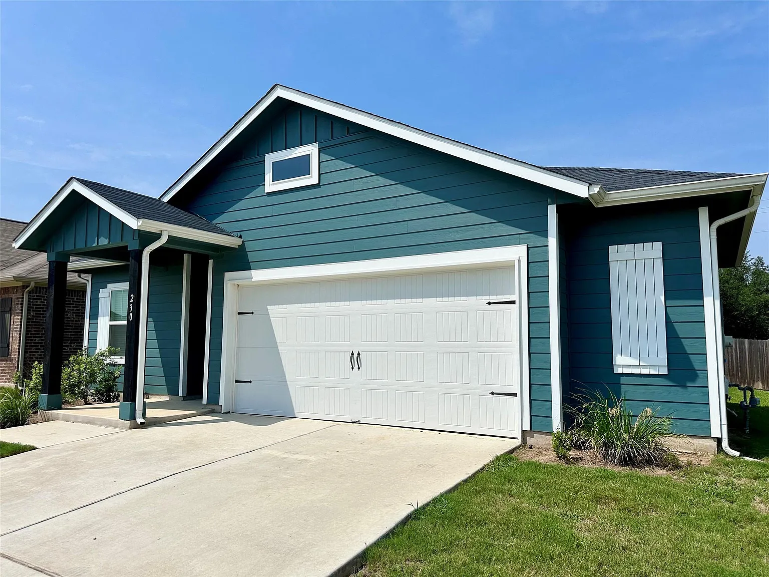 4 bed, 2.0 bath, 1800 sqft, $2,295 — Photo 2