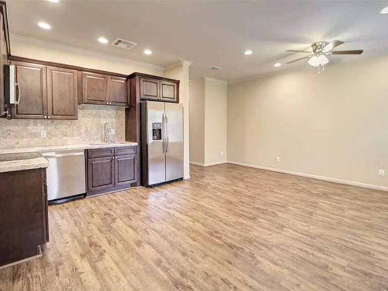 26148 Avenue E E #B — Photo 5