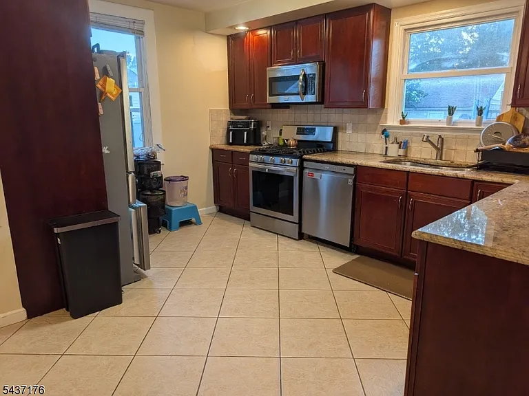 2518 Hawthorne Ave — Photo 8