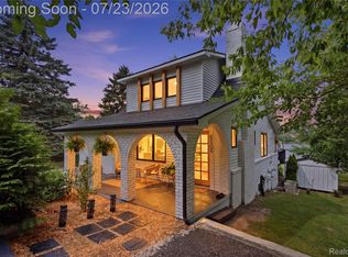 6606 Leytonstone Blvd, West Bloomfield, MI 48322