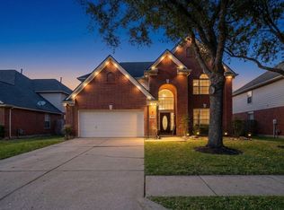 515 Deer Hollow Dr, Sugar Land, TX 77479
