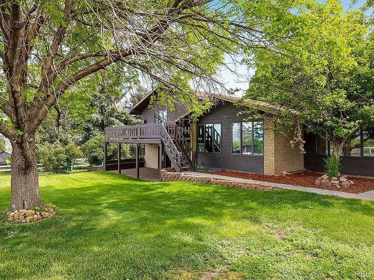 2117 Stonehenge Cir — Photo 2