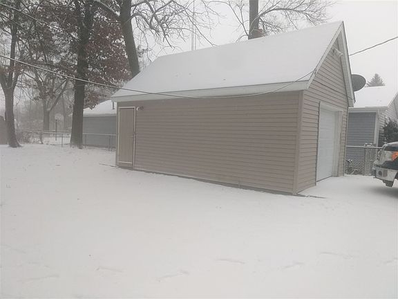 4th image of 7607 Elm Ave