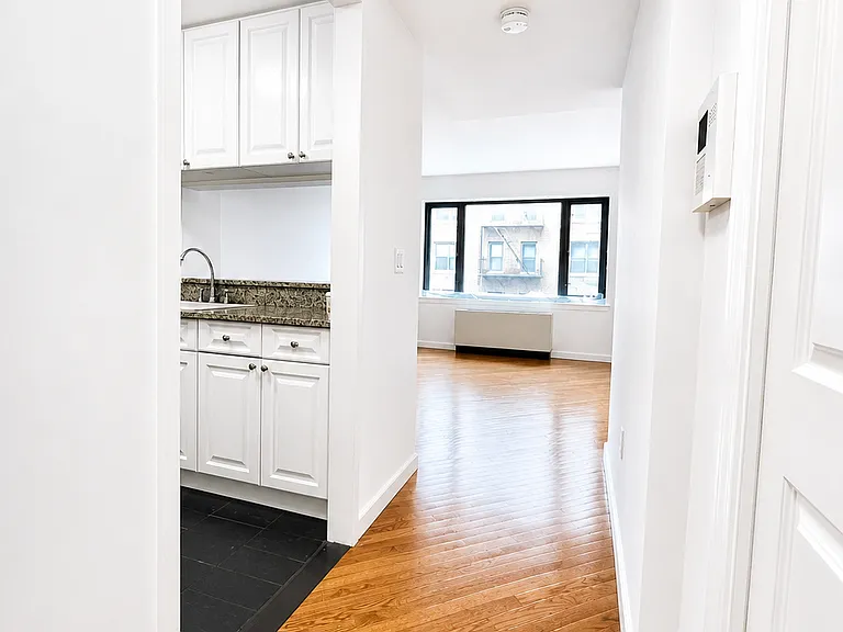 401 W 22nd St #7A — Photo 6