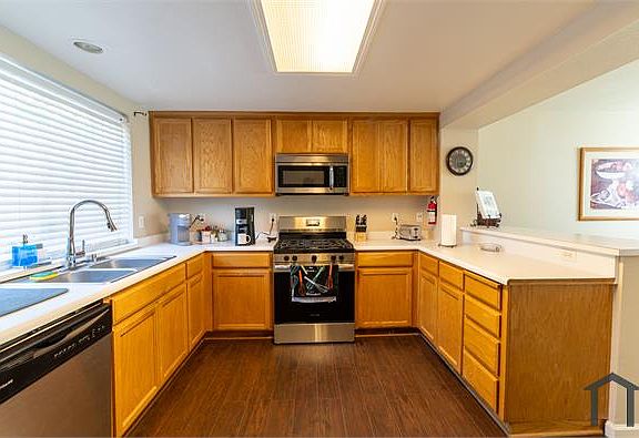 5th image of 702 Daniels Ave #702