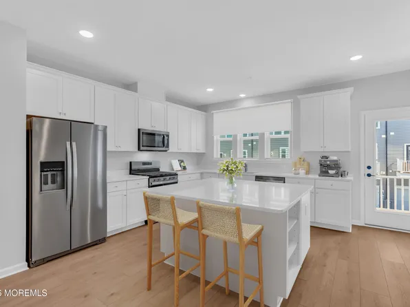73 Driftwood Cir, Oceanport, NJ 07757
