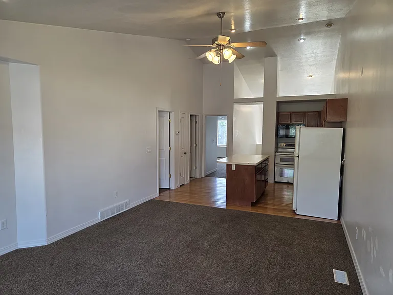 212 W Lyman Ln — Photo 11