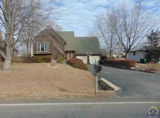 6840 SW 33rd St, Topeka, KS 66614