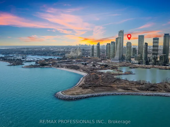 33 Shore Breeze Dr, Toronto, ON