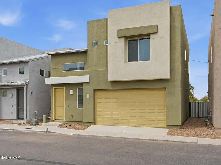 2815 N Fair Oaks Ave — Photo 3
