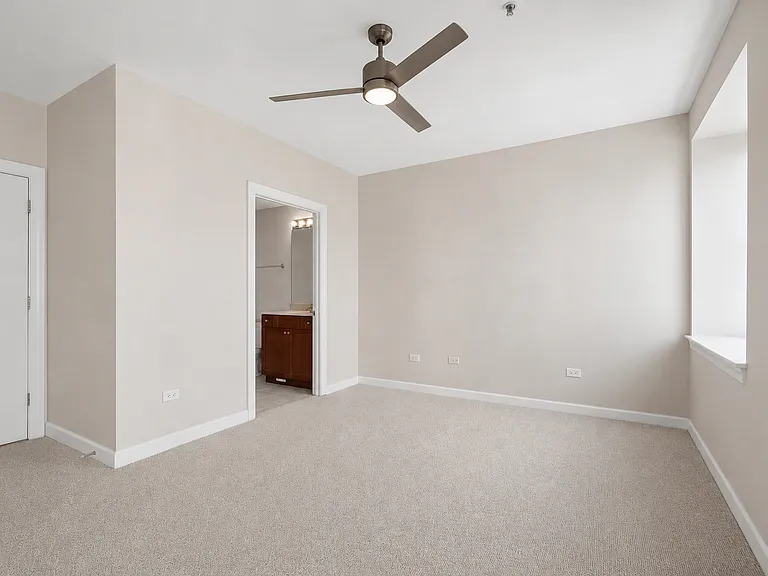 451 W Huron St #1501 — Photo 9