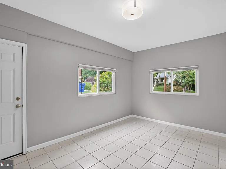 9211 E Parkhill Dr — Photo 10