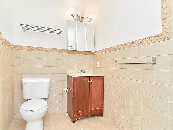 5th image of 152 E 22nd St #6XX