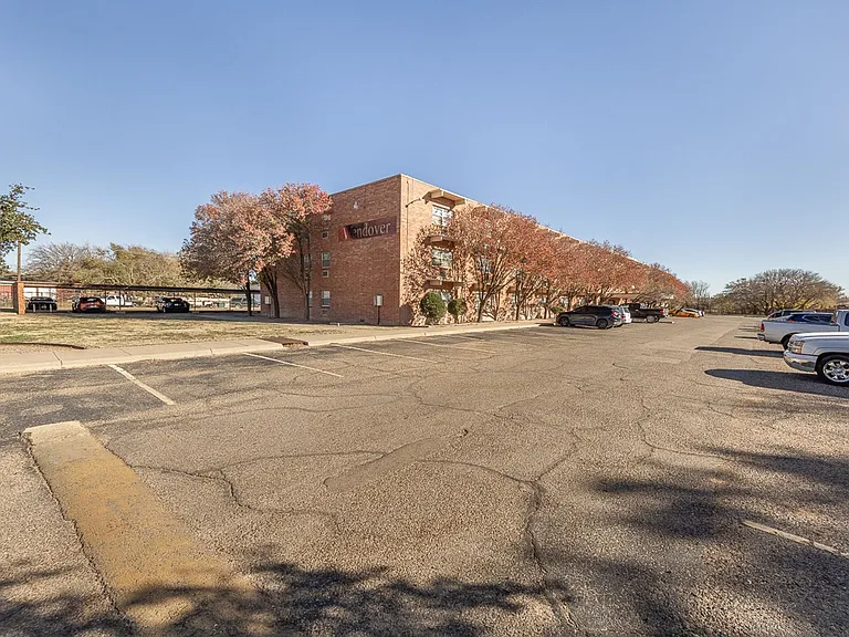 2601 York Ave — Photo 10